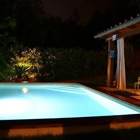Con Piscina Esclusiva Nel